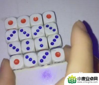 骰子怎么摆出爱心形状 骰子拼爱心技巧