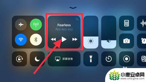 手机音乐和游戏音乐一起开 iPhone手机能不能一边打游戏一边听歌