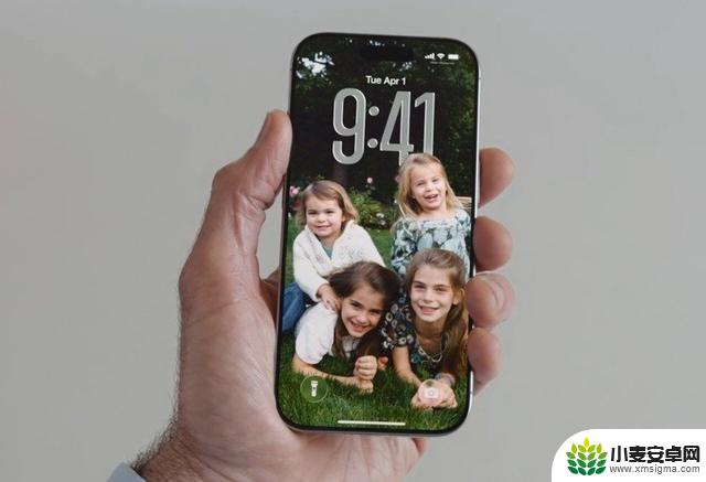 iOS 26正式推出:全新液态玻璃风格UI设计大更新