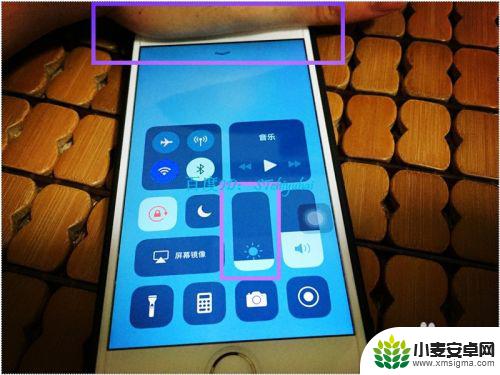 如何测苹果手机自动感光 iphone光线感应器设置方法