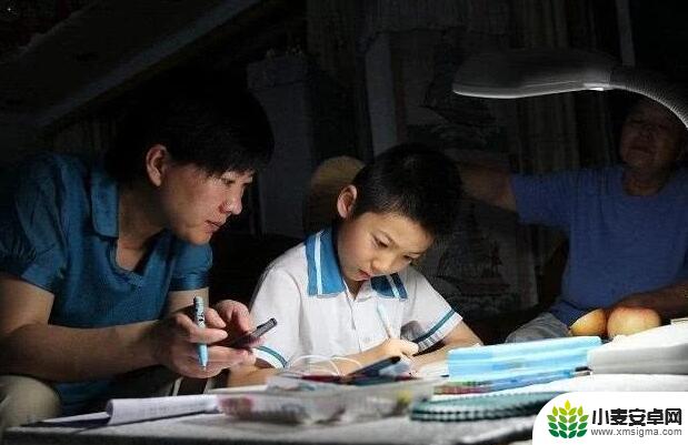 孩子沉迷手机怎么找手机 小学生手机使用过度怎么办