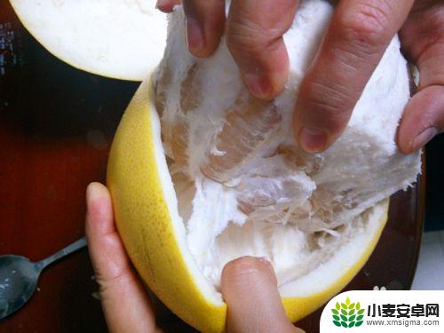 柚子怎么去皮不伤手机 用简单又快速的技巧剥离柚子皮