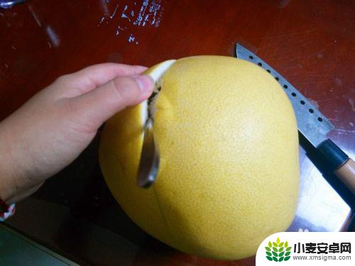 柚子怎么去皮不伤手机 用简单又快速的技巧剥离柚子皮