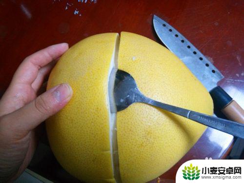 柚子怎么去皮不伤手机 用简单又快速的技巧剥离柚子皮